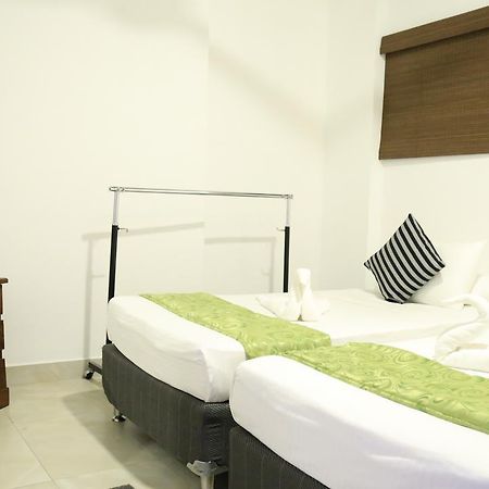 281 Kandy City Hostel & Rooms Deiyannewela 外观 照片