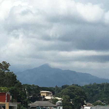 281 Kandy City Hostel & Rooms Deiyannewela 外观 照片