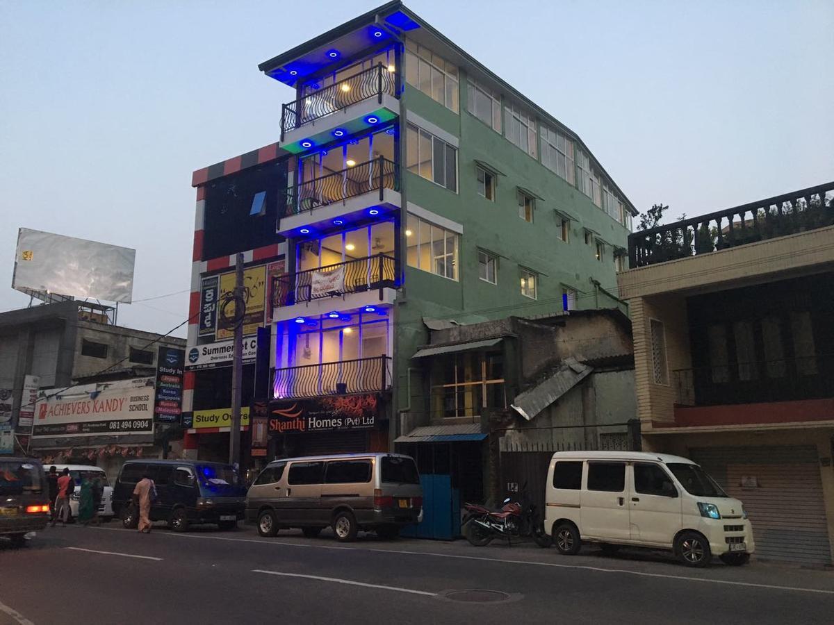 281 Kandy City Hostel & Rooms Deiyannewela 外观 照片