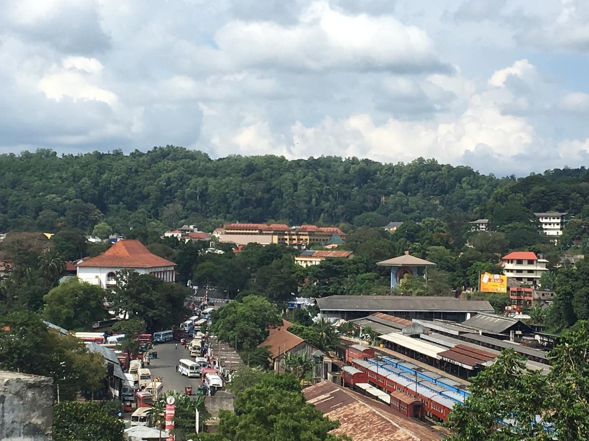 281 Kandy City Hostel & Rooms Deiyannewela 外观 照片