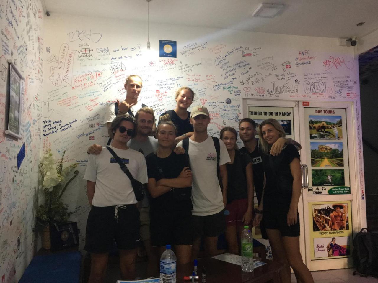 281 Kandy City Hostel & Rooms Deiyannewela 外观 照片